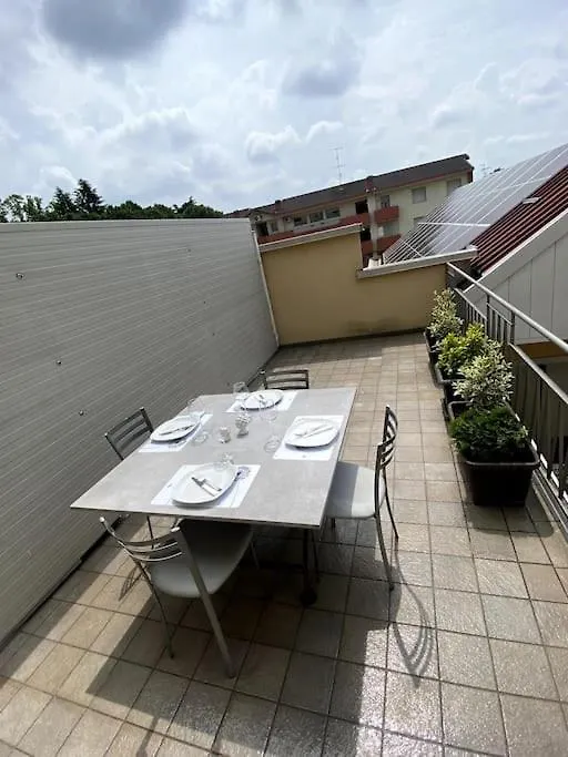 Apartament Nice House Luminoso Con Terrazzo Gallarate Włochy